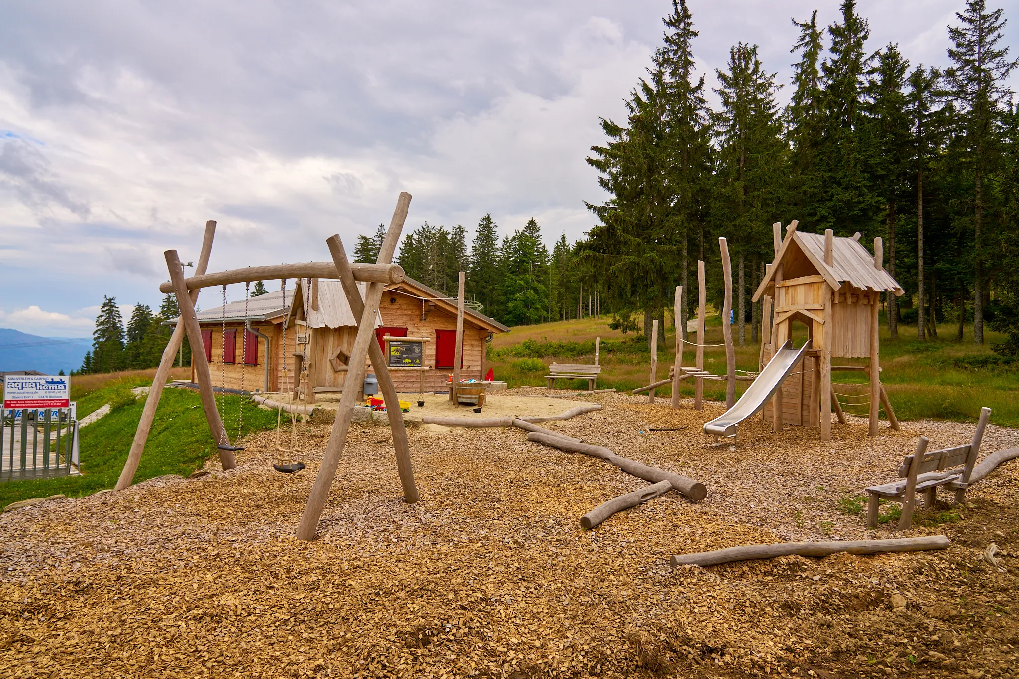 Neuer Abenteuerspielplatz am Waldrand