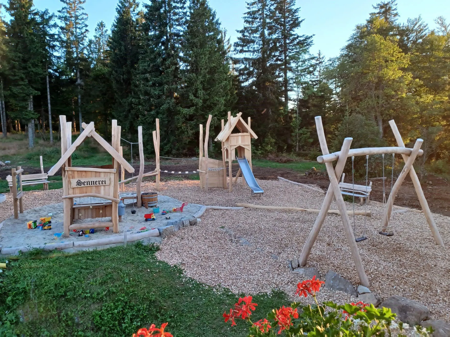 Abenteuerspielplatz am Waldrand