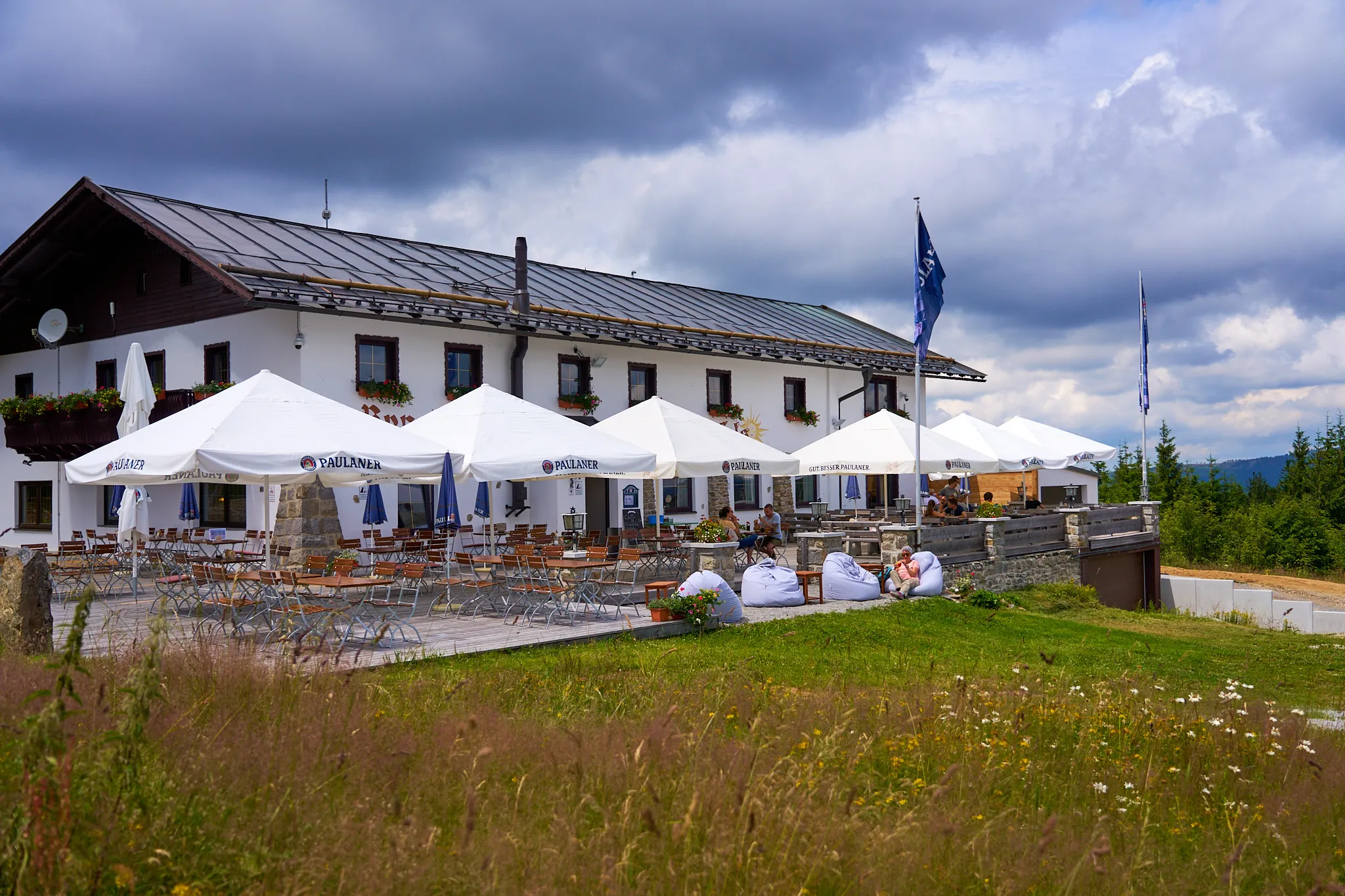 Große Sonnenterrasse mit Panoramablick